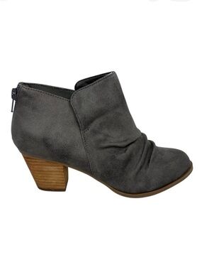 Report Clarice Women's 6.5 Wide  Heeled Short Bootie Gray‎ NWOB + Small Flaw